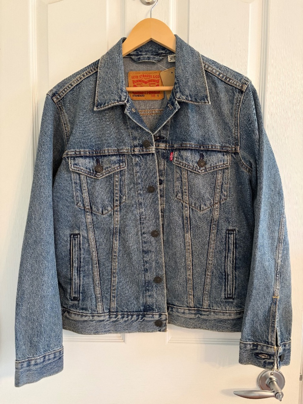 Levi’s Original Trucker Denim Jacket Size S NWT